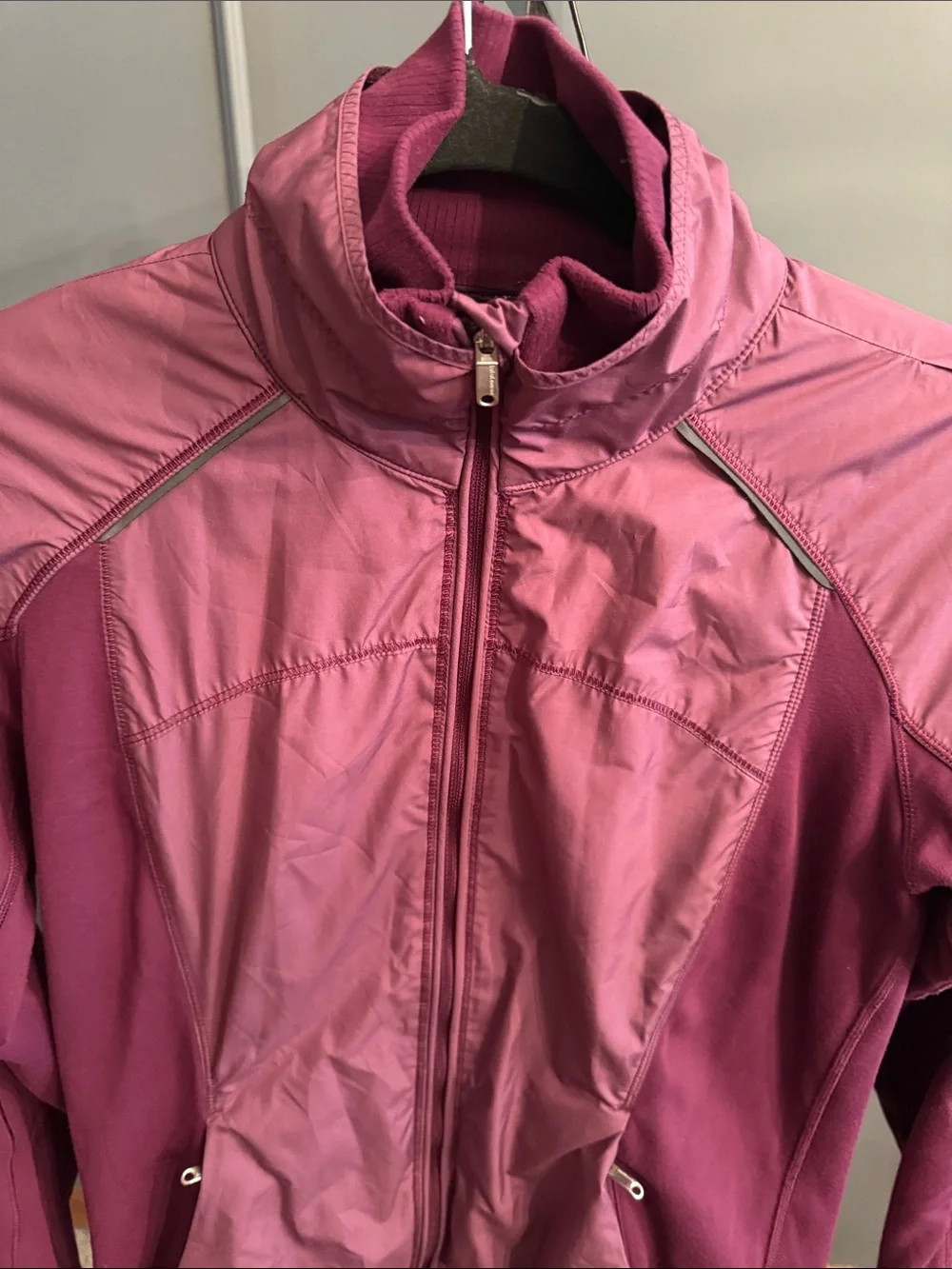 lululemon can’t stop jacket size 6?**